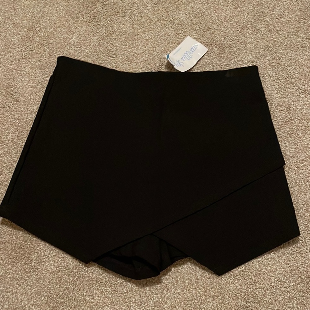 Black shorts that look like skirt from front